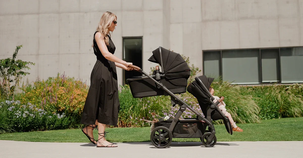 Silver Cross Reef traditional pram with navy chassis